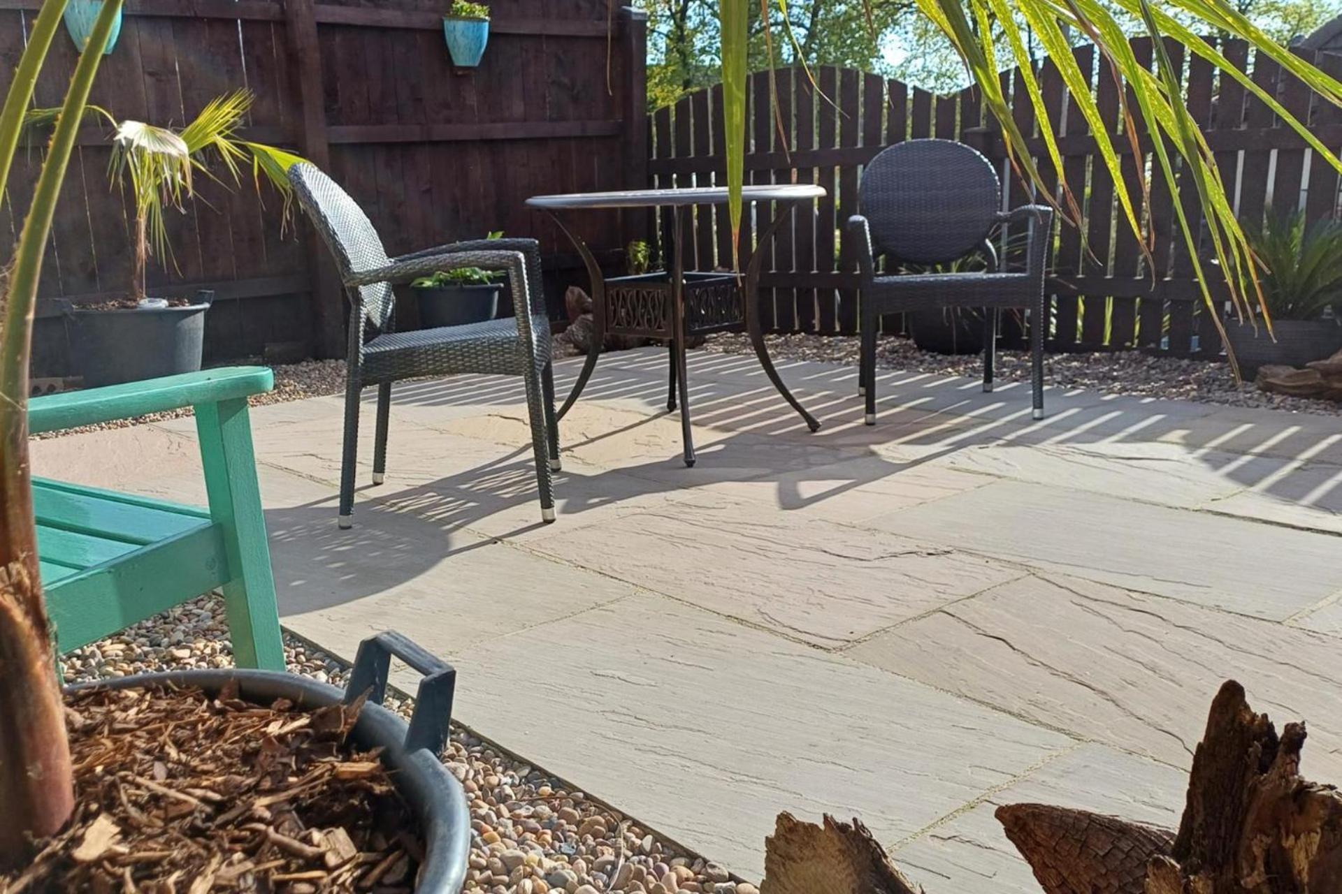 Charming 2-bed In Holiday home